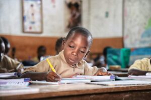 Lire la suite à propos de l’article Le droit à l’éducation de l’enfant et l’obligation scolaire au Bénin : état des lieux